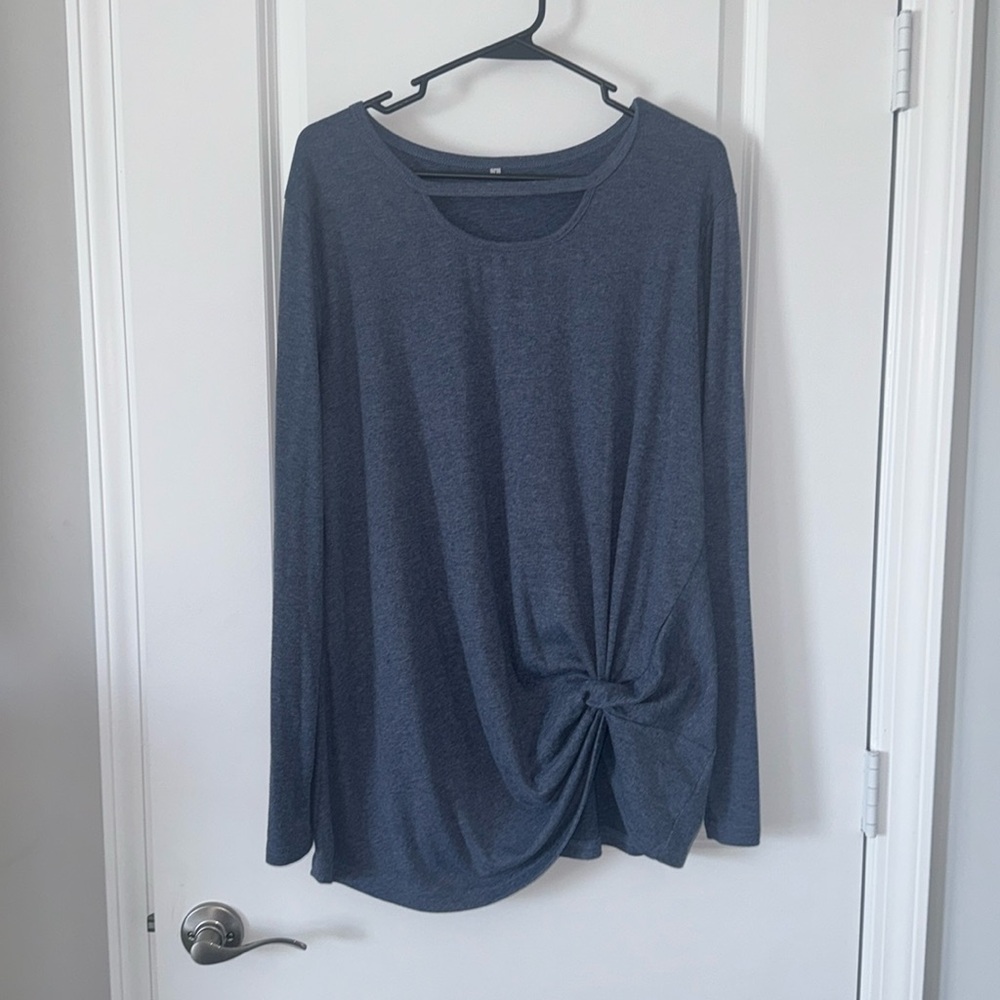 Women’s navy blue long sleeve top